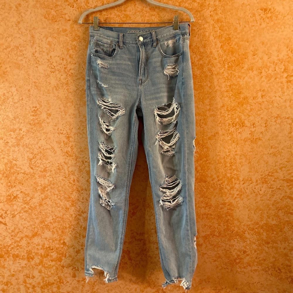 AMERICAN EAGLE OUTFITTERS Ripped Mom Jeans size 4